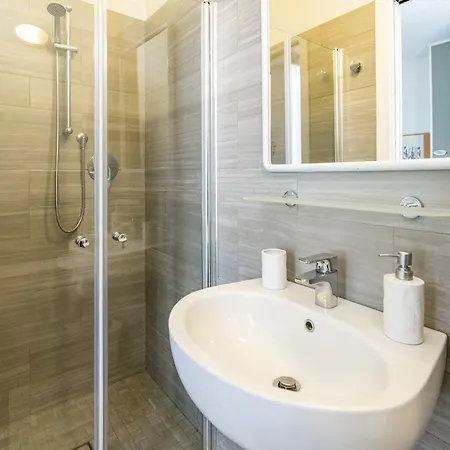 Lucciola Hotel 2*
